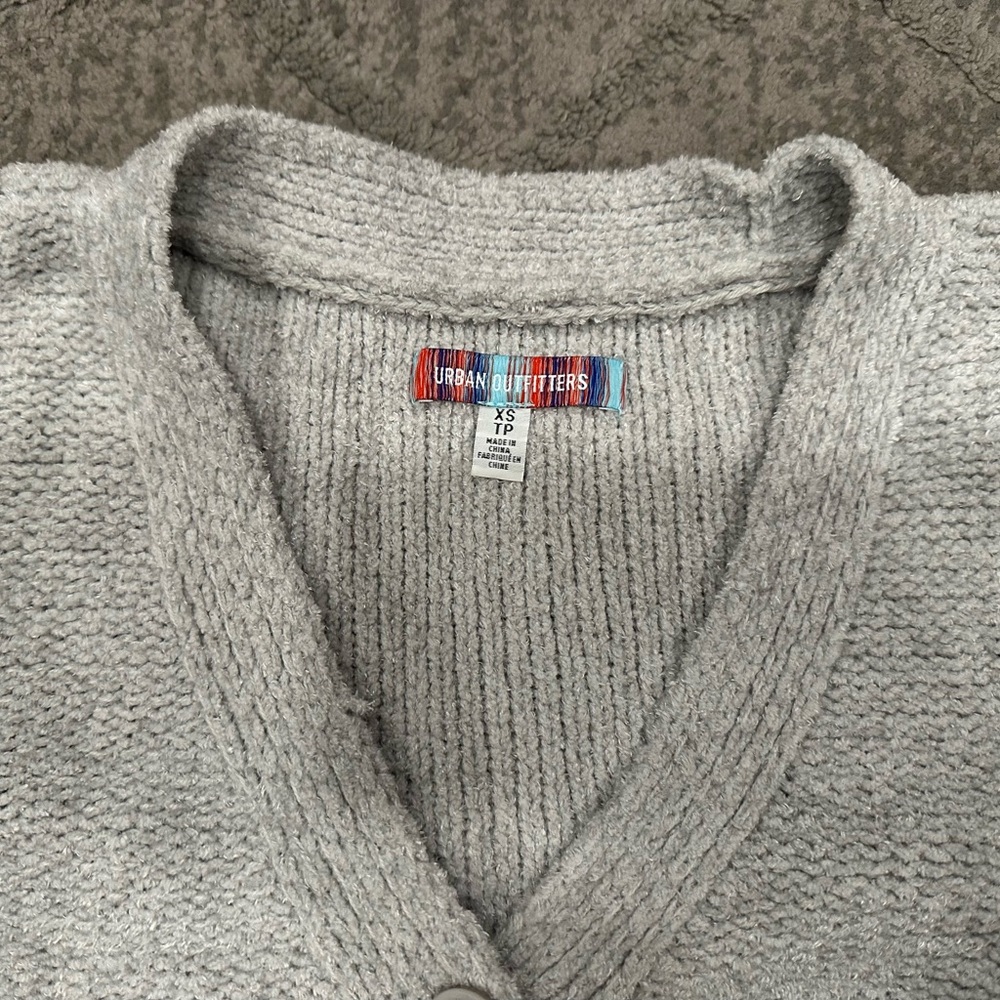 Urban Outfitters Dina Chenille Cropped Grey Cardigan Sweater - Picture 3 of 6